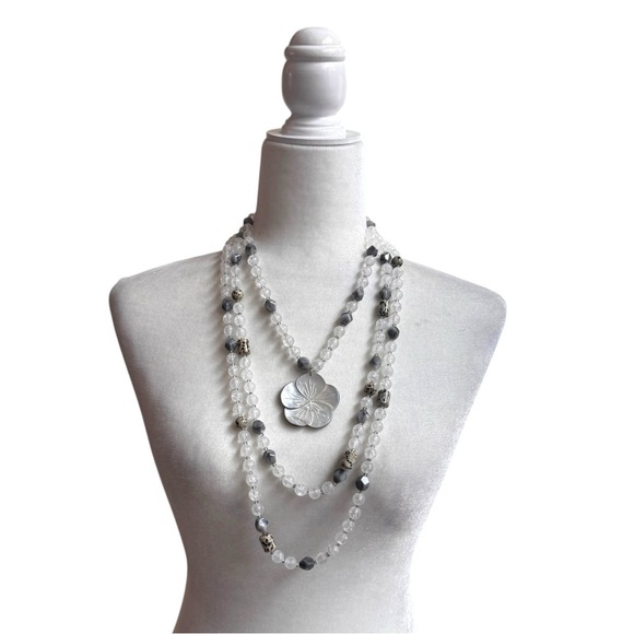 Shell Flower Three Strand Beaded Necklace - Picture 2 of 10